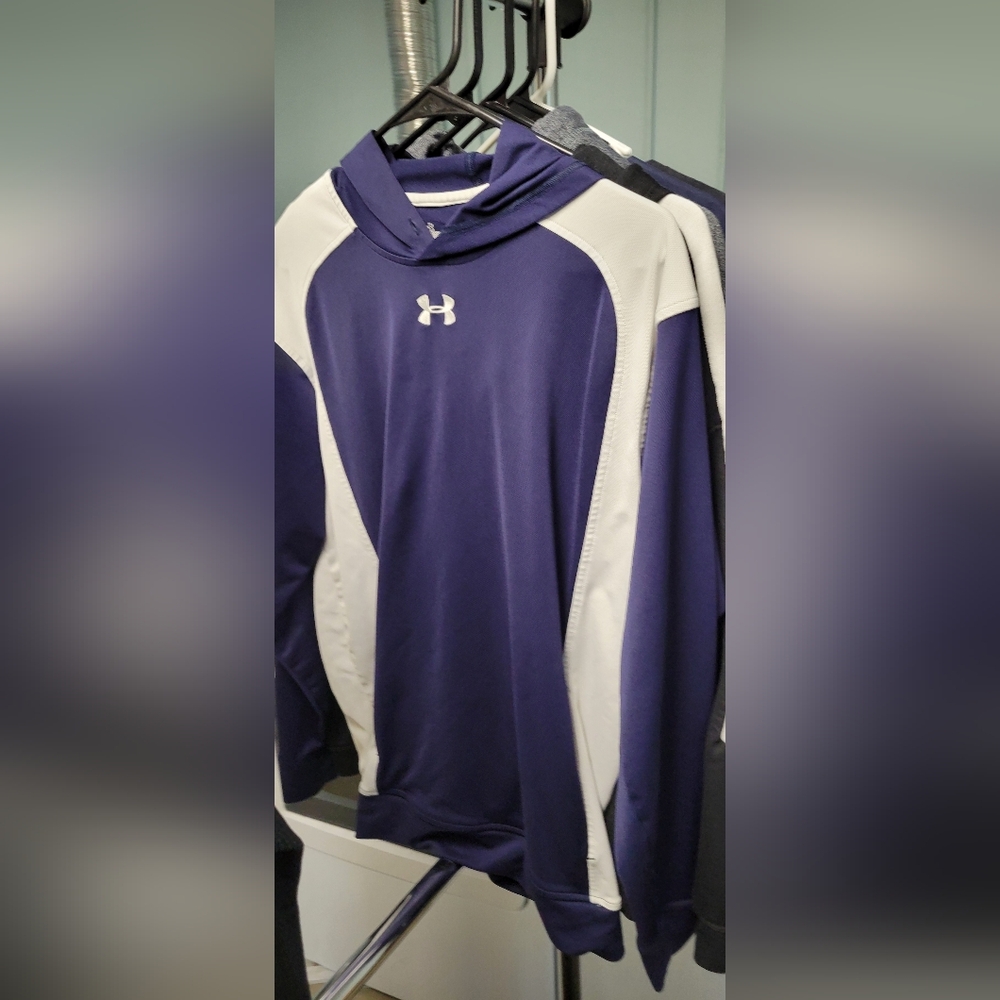Men's Medium Under Armour Hoodie EUC
